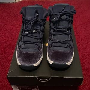 Youth Jordan sneakers. Jordan 11 Retro. Size 2. Worn once. Navy blue